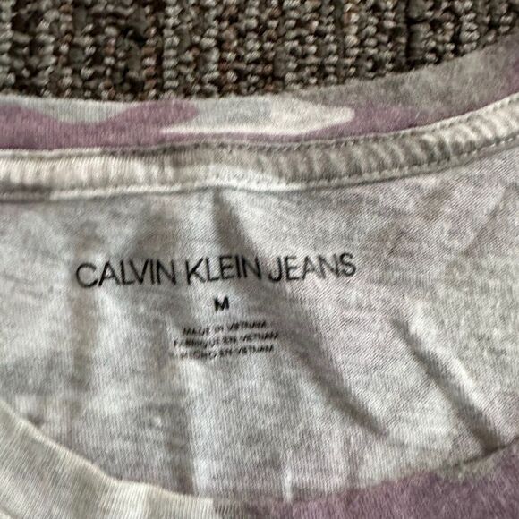 Calvin Klein Purple Camo Cropped Tee  M - Picture 7 of 10